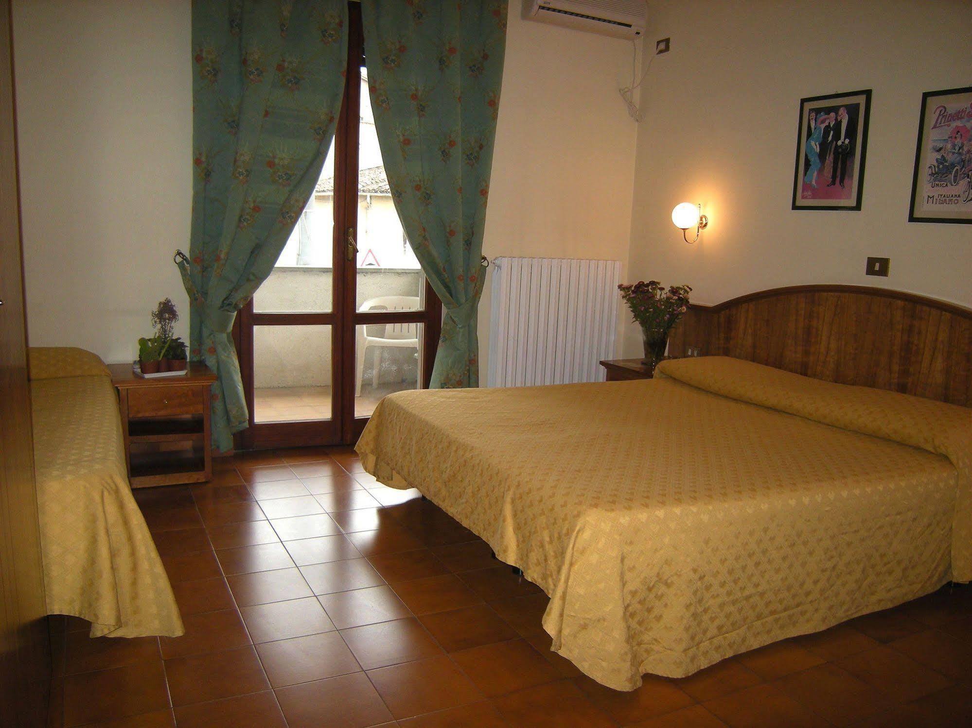 ספולטו Hotel Boni Cerri מראה חיצוני תמונה